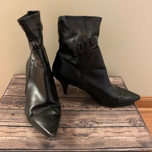 Pointed toe, sexy heel low black boots